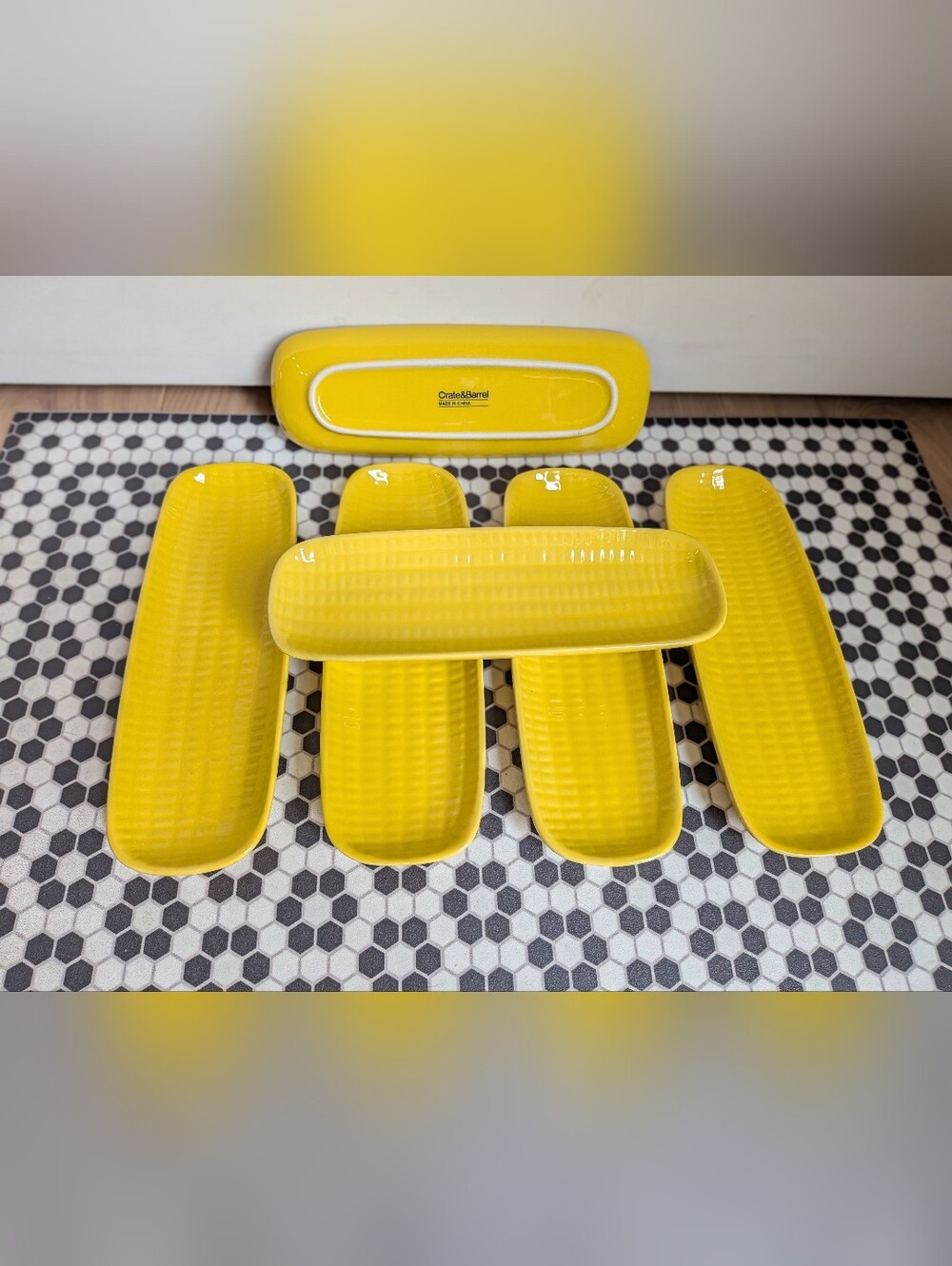 Vintage CRATE & BARREL BRIGHT SUNSHINE YELLOW CORN ON THE COB DISHES - 6